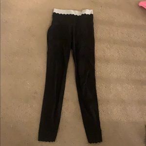 7/8 Aerie leggings w scalloped bottoms